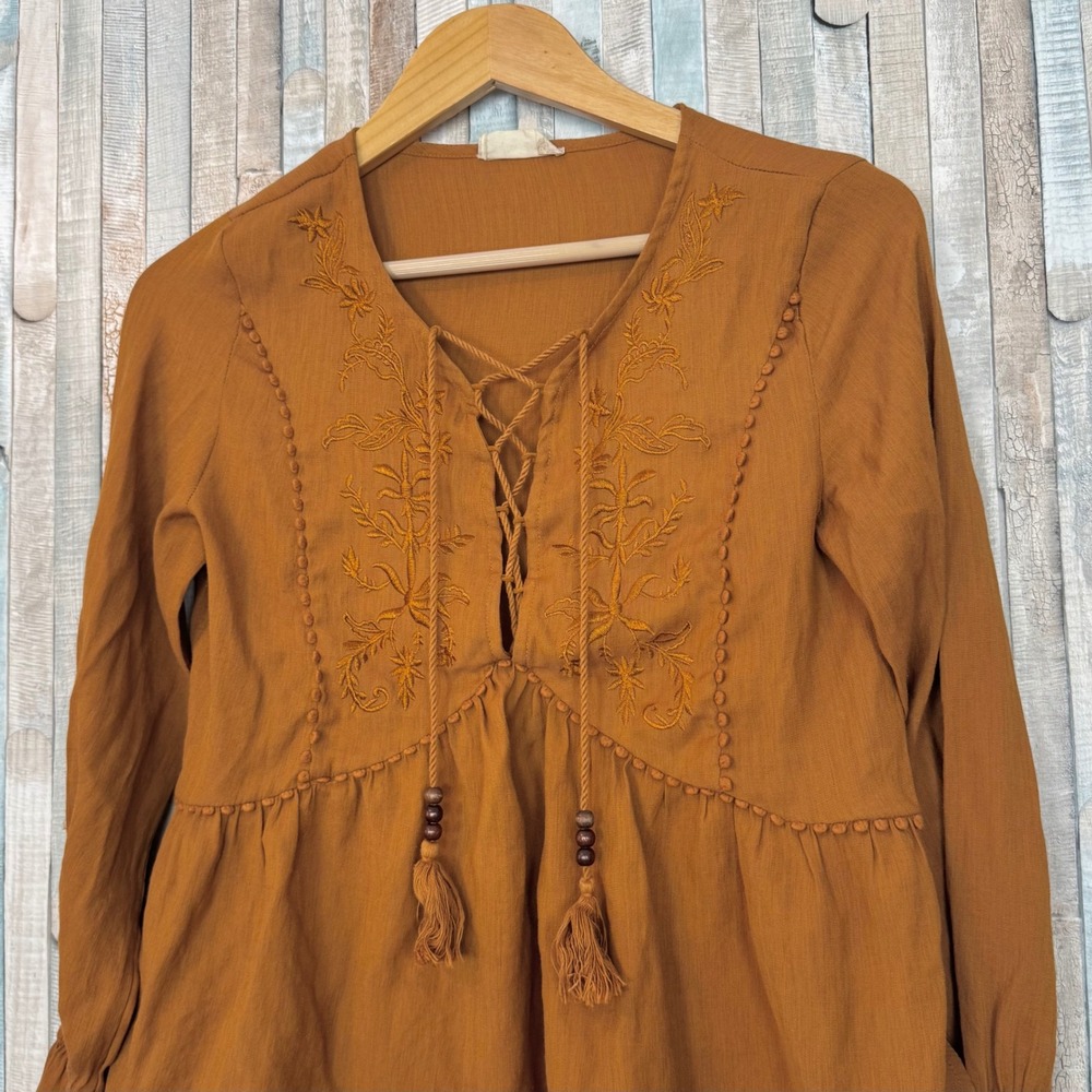 Altar'd State‎ S Embroidered Lace Up Boho Peplum Peasant Blouse Top Bell Sleeve
